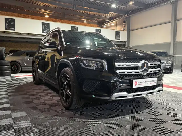Mercedes-Benz GLB view 4