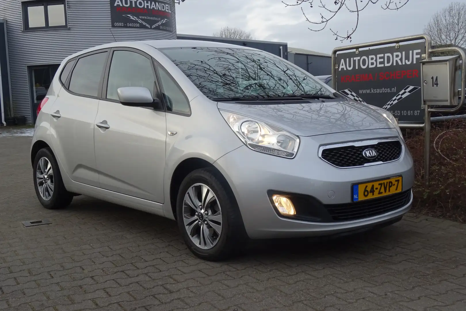 Kia Venga 1.4 CVVT Plus Pack Grijs - 1