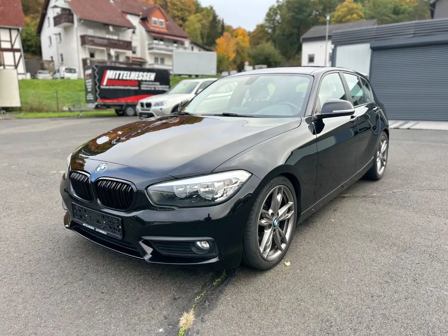 BMW 118 i Advantage SHZG/NAVI/TEMPO/AC SCHNITZER/TOP Schwarz - 1