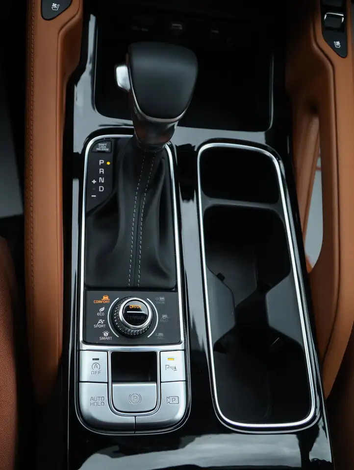 Kia Telluride снимка Kia Telluride
