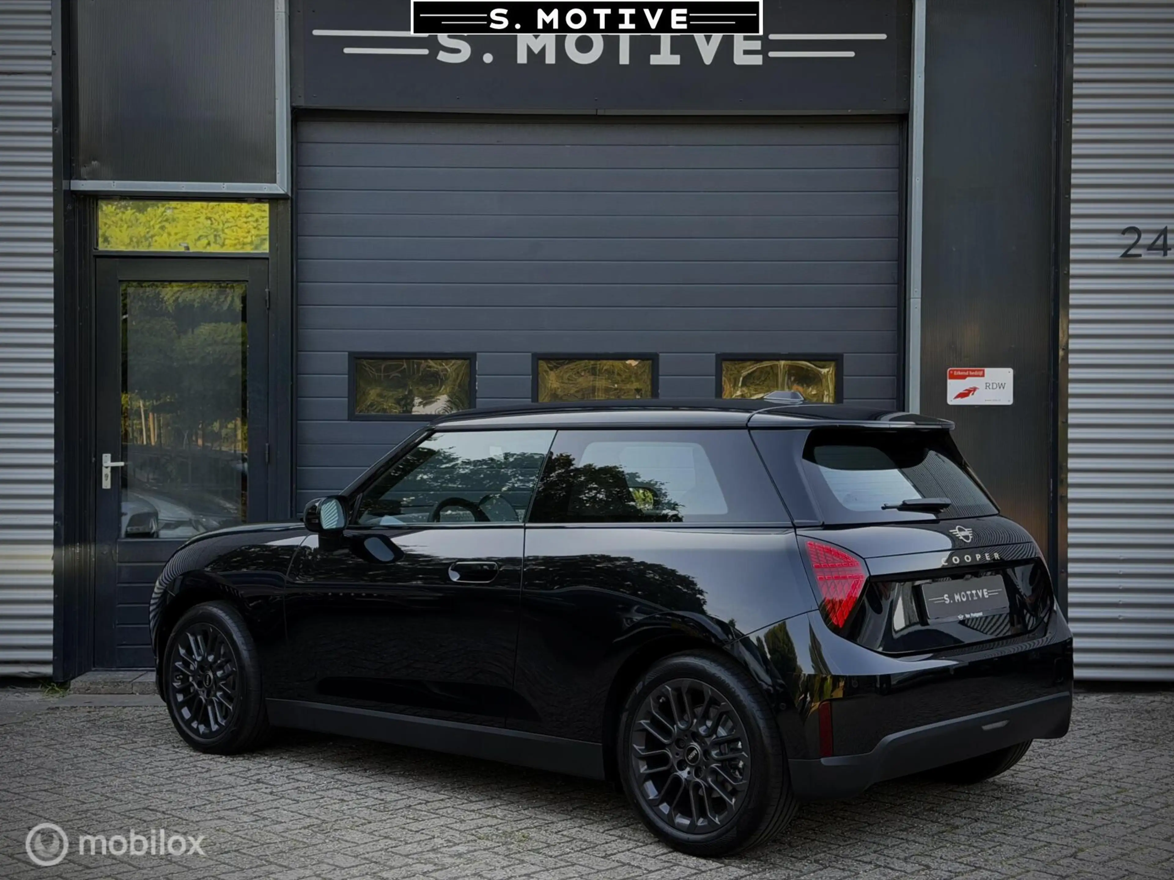 MINI Cooper E 3-Deurs Favoured M 40.7 kWh Nieuw! Fabriek Garanti — photo 3