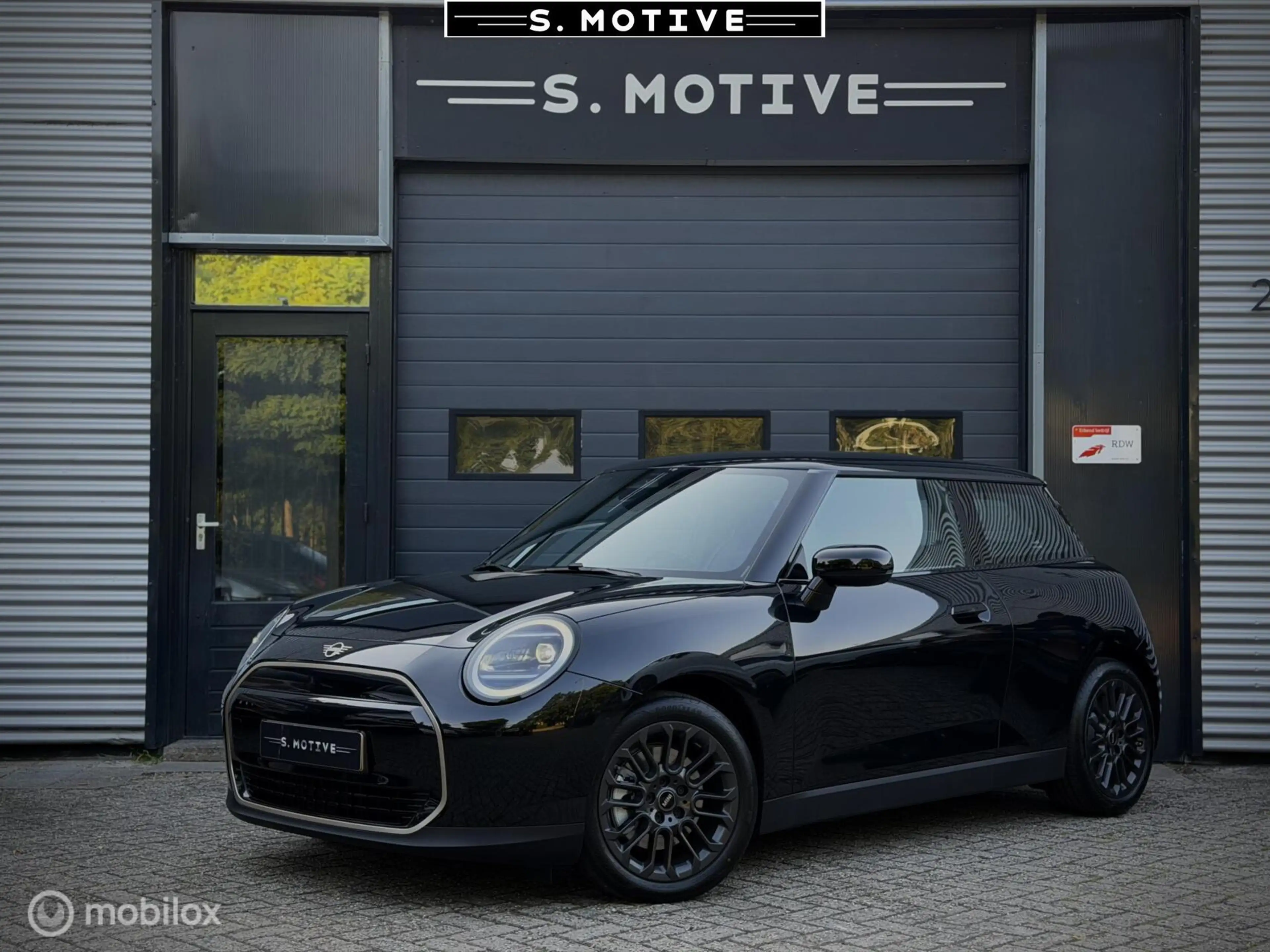 MINI Cooper E 3-Deurs Favoured M 40.7 kWh Nieuw! Fabriek Garanti