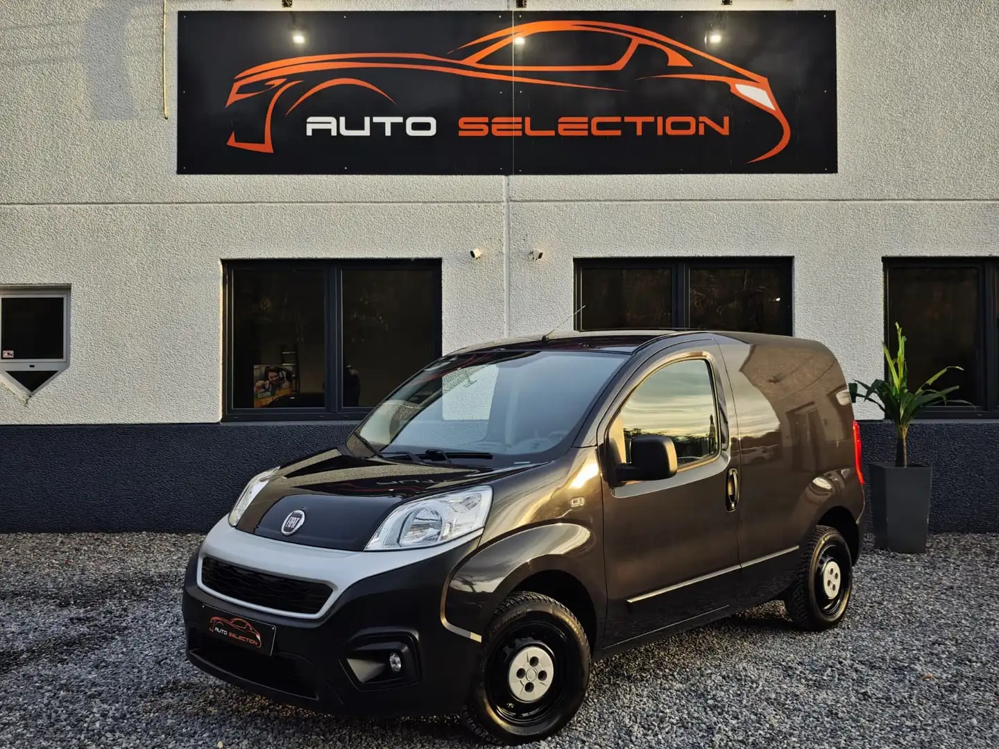 Fiat Fiorino 1.3 MJET - TRES PROPRE - CABINE TOLEE - NAVI Noir - 1