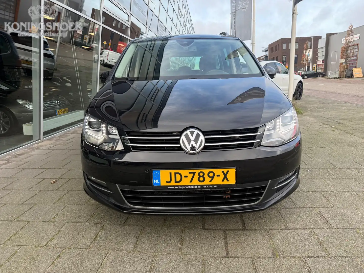 Volkswagen Sharan 2.0 TDI Highline 7p Automaat Zwart - 2