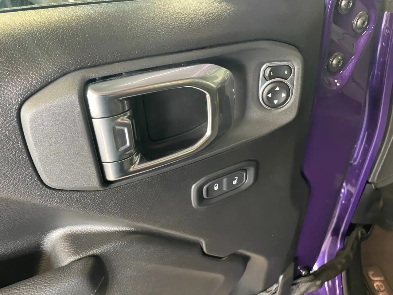 Jeep Wrangler снимка Jeep Wrangler