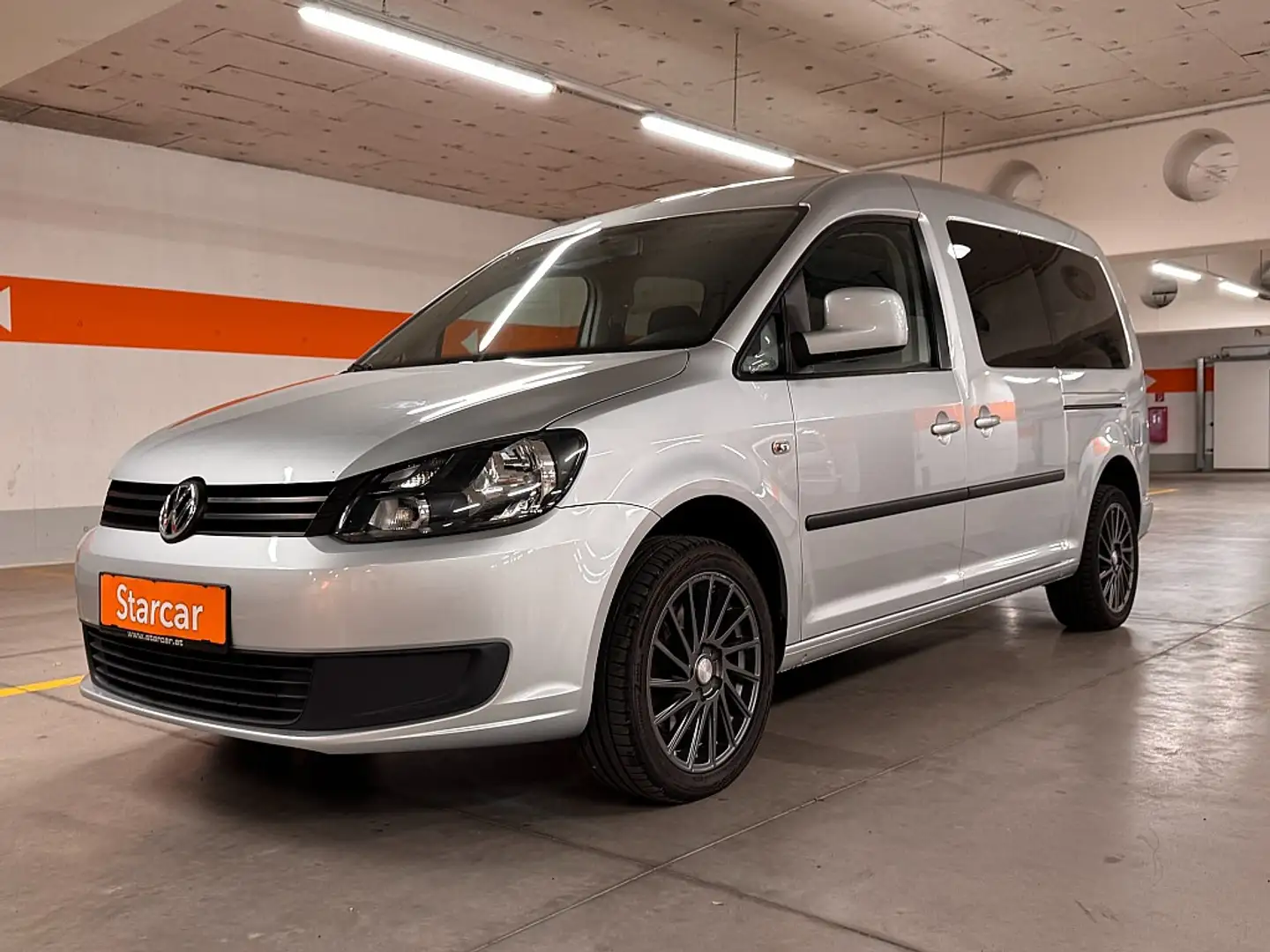 Volkswagen Caddy Kombi Maxi Trendline 1,6 TDI DPF *7-SITZE*NAVI*... Silber - 1