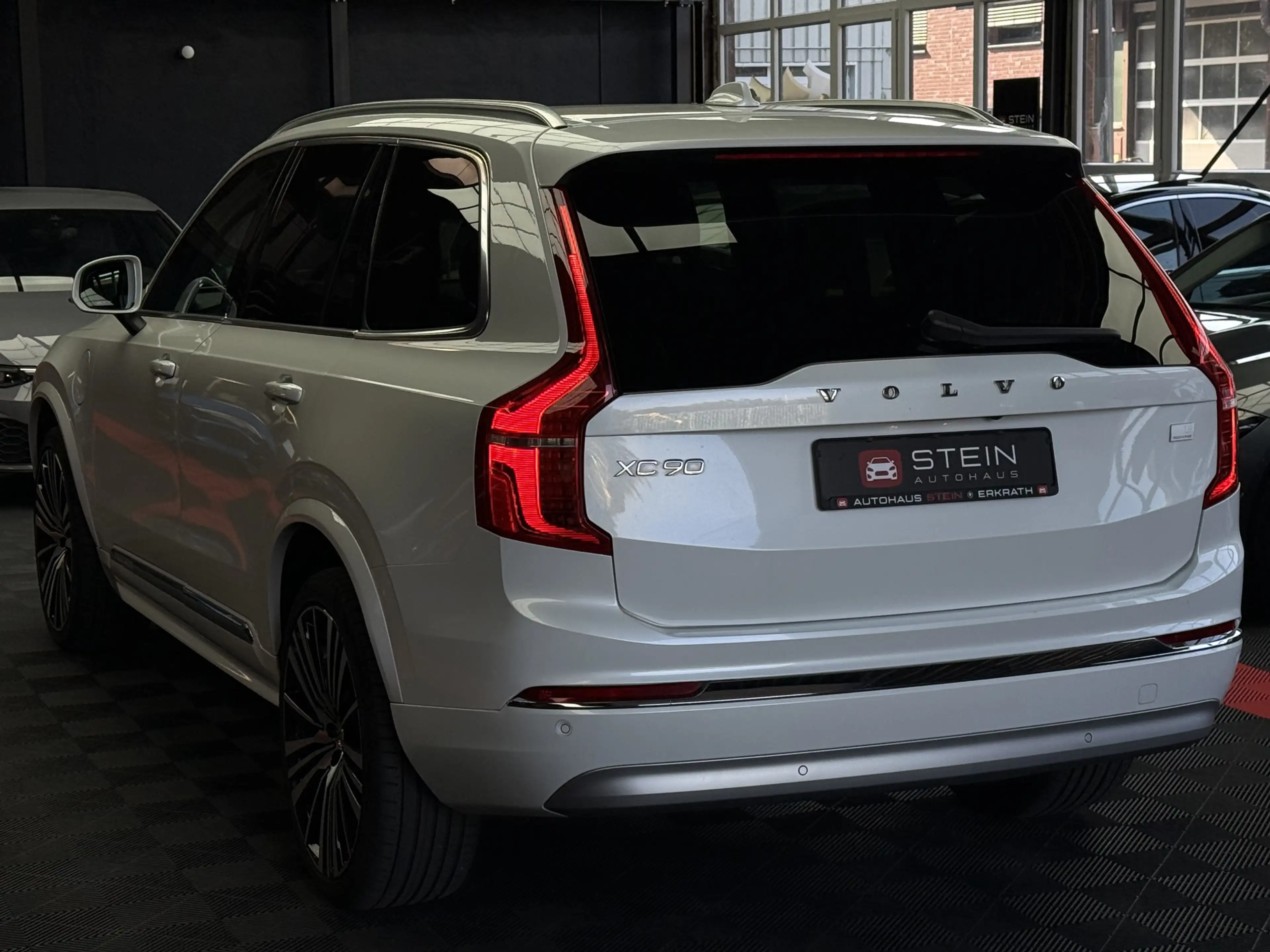 Volvo XC90 Inscription Expression Recharge AWD AHK Totwinkel- — photo 3