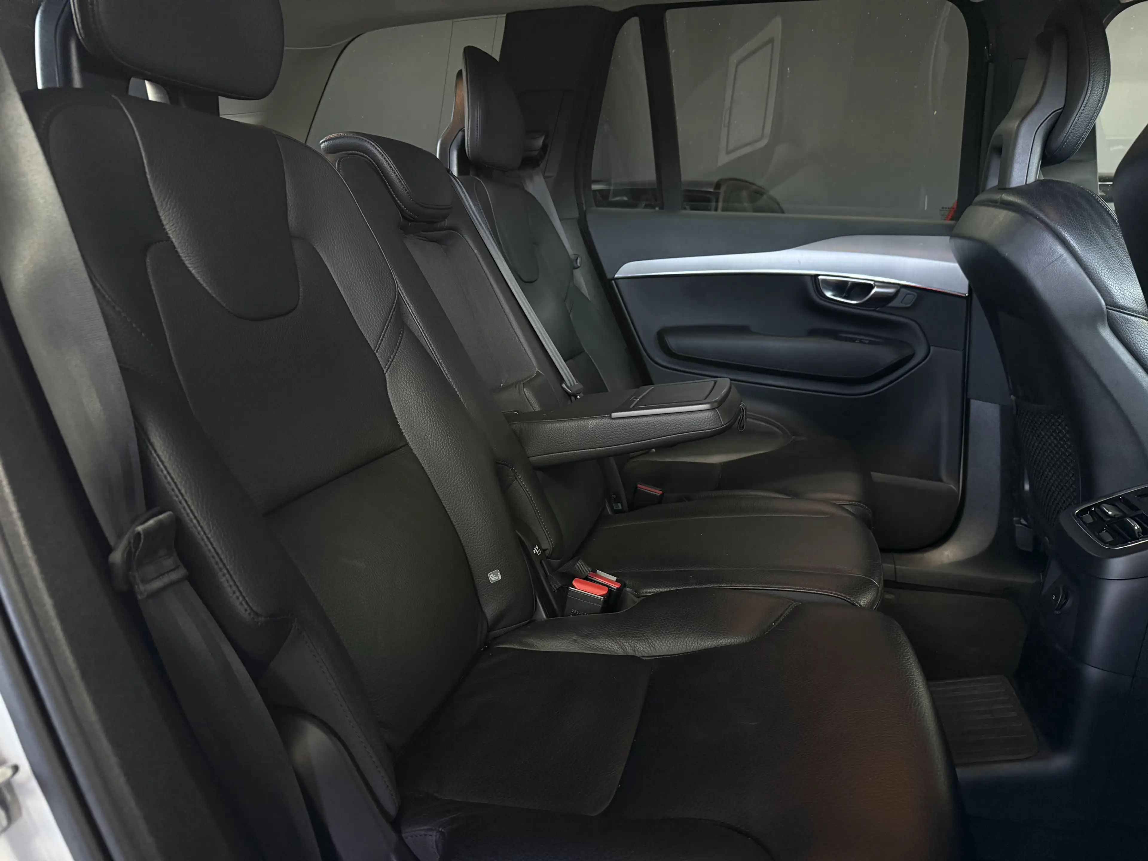 Volvo XC90 Inscription Expression Recharge AWD AHK Totwinkel- — photo 11
