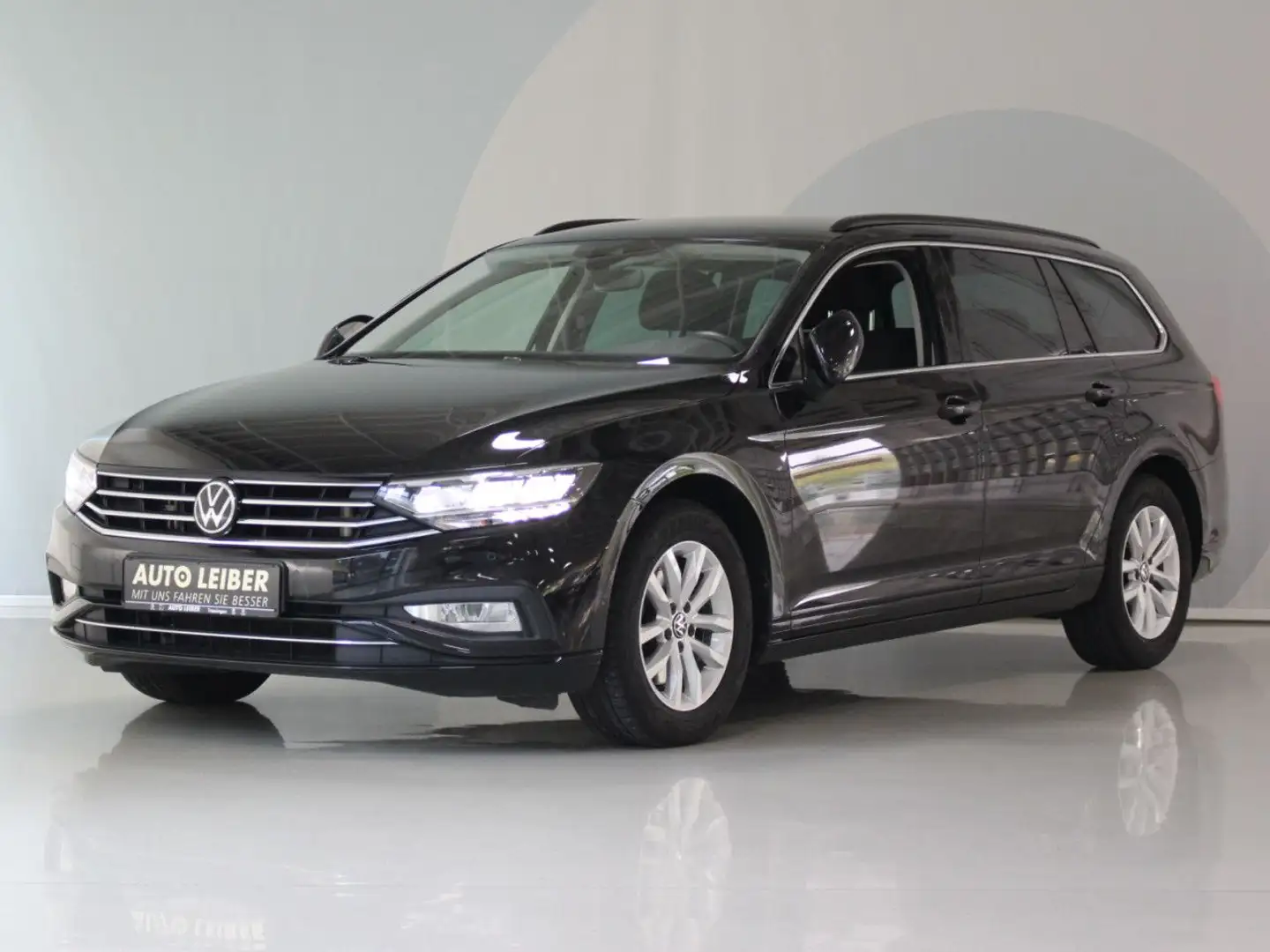 Volkswagen Passat Variant 2.0 TDI SCR Business LED/CAM/ACC Schwarz - 2