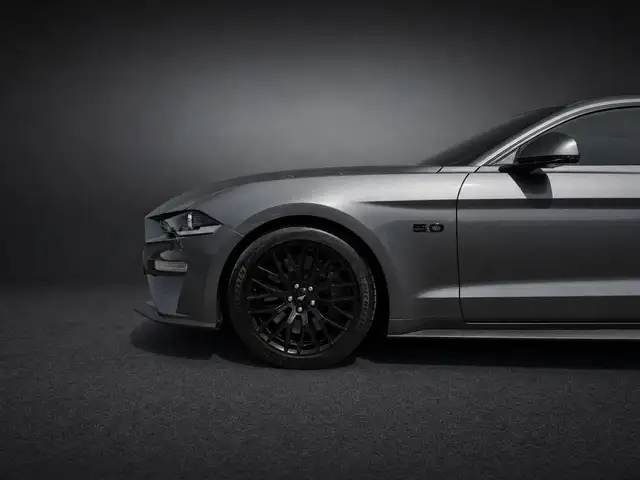 Ford Mustang view 5