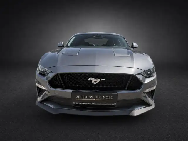 Ford Mustang view 3