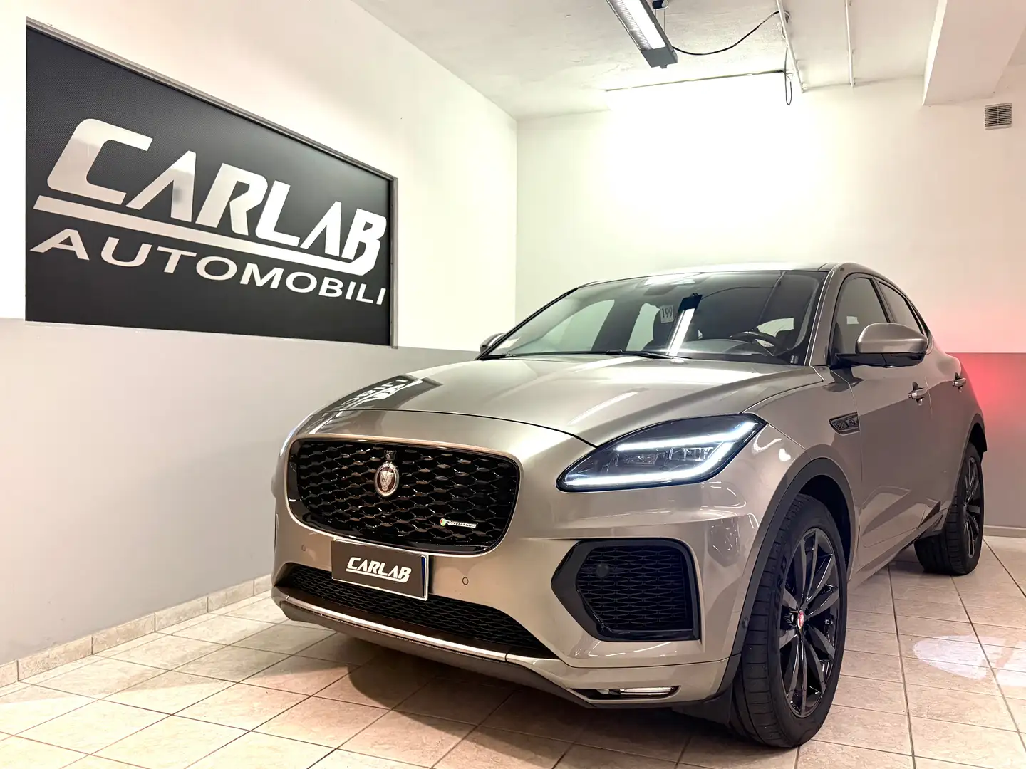 Jaguar E-Pace E-Pace 2021 2.0 i4 mhev R-Dynamic awd 200cv auto Grigio - 1