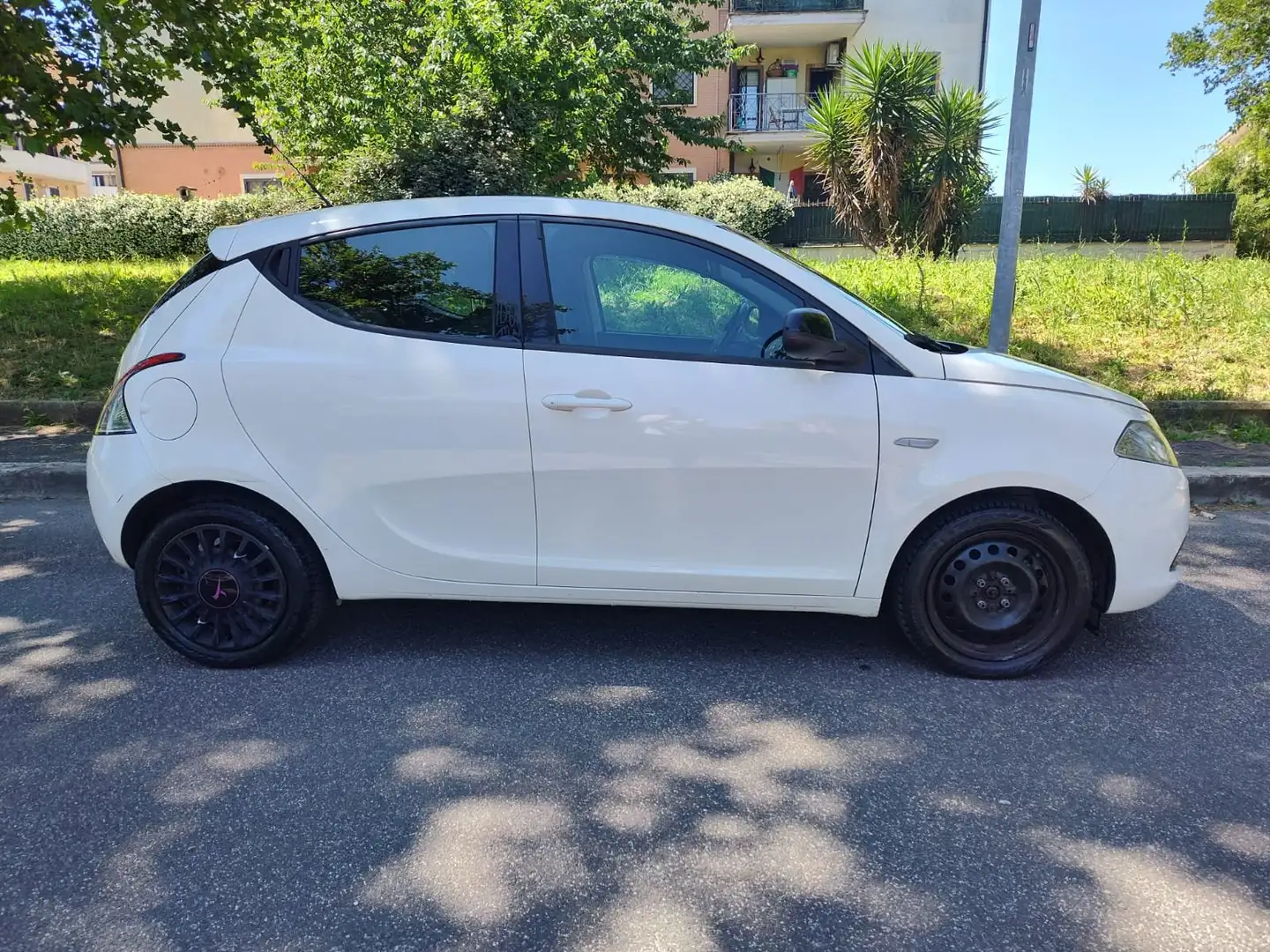 Lancia Ypsilon Ypsilon III 2011 1.2 8v Silver ecochic Gpl 69cv Blanc - 1