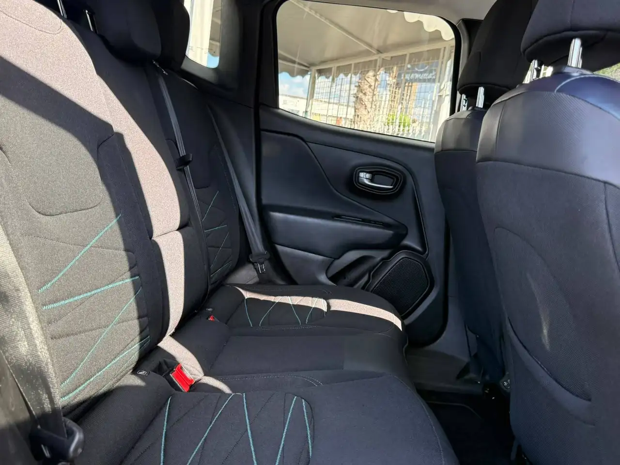 Jeep Renegade 2023 1.3 t4 phev First Edition Urban 4xe at6, миниатюра 12