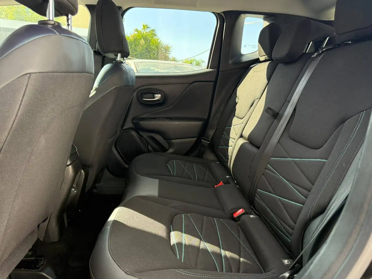 Jeep Renegade 2023 1.3 t4 phev First Edition Urban 4xe at6, миниатюра 13