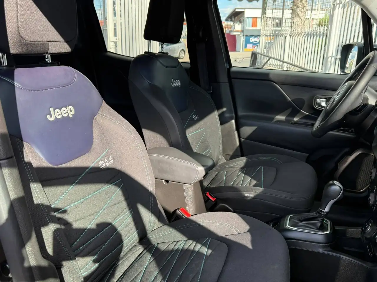 Jeep Renegade 2023 1.3 t4 phev First Edition Urban 4xe at6, миниатюра 9