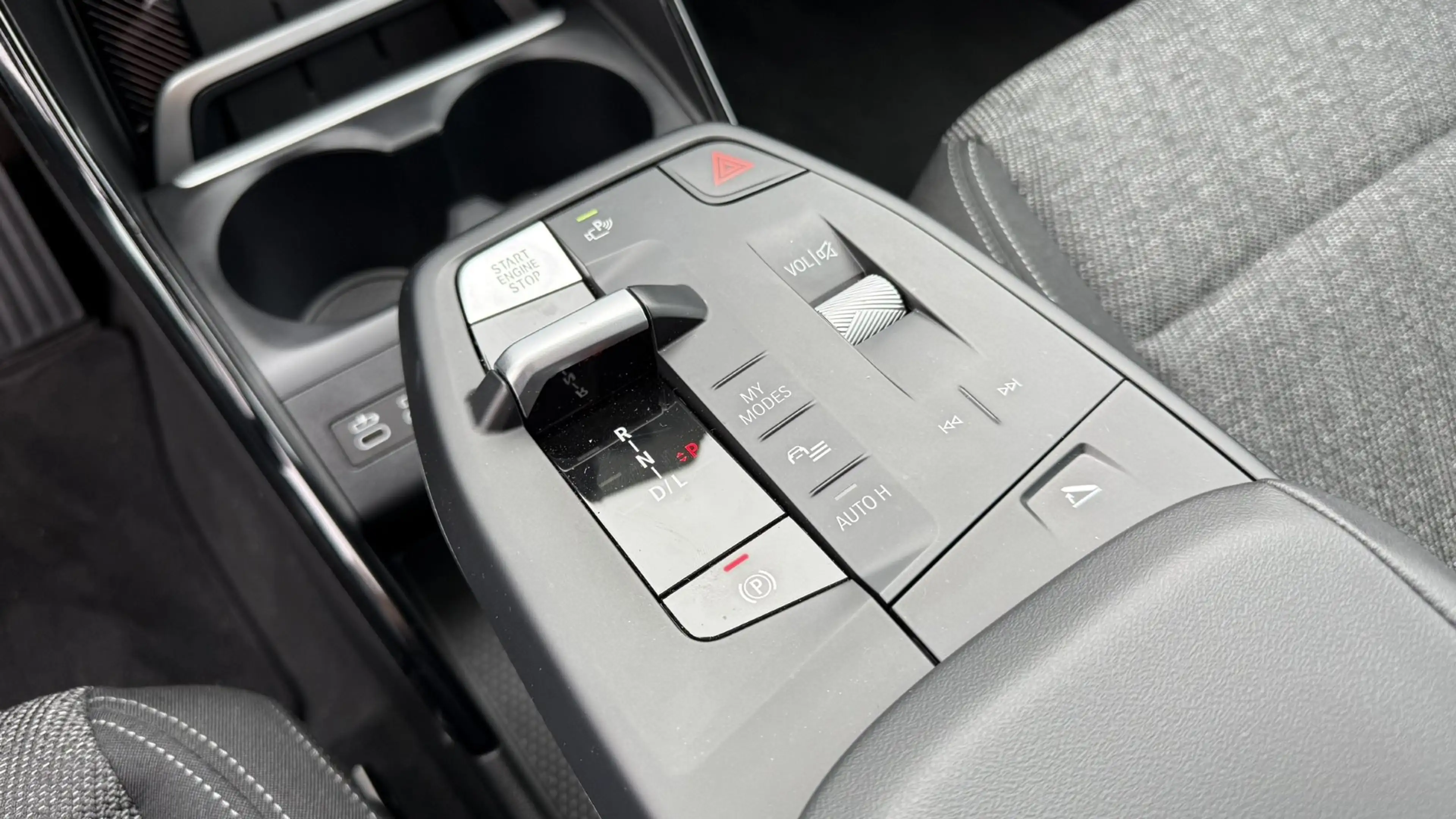 BMW X1 xDrive20d — photo 11