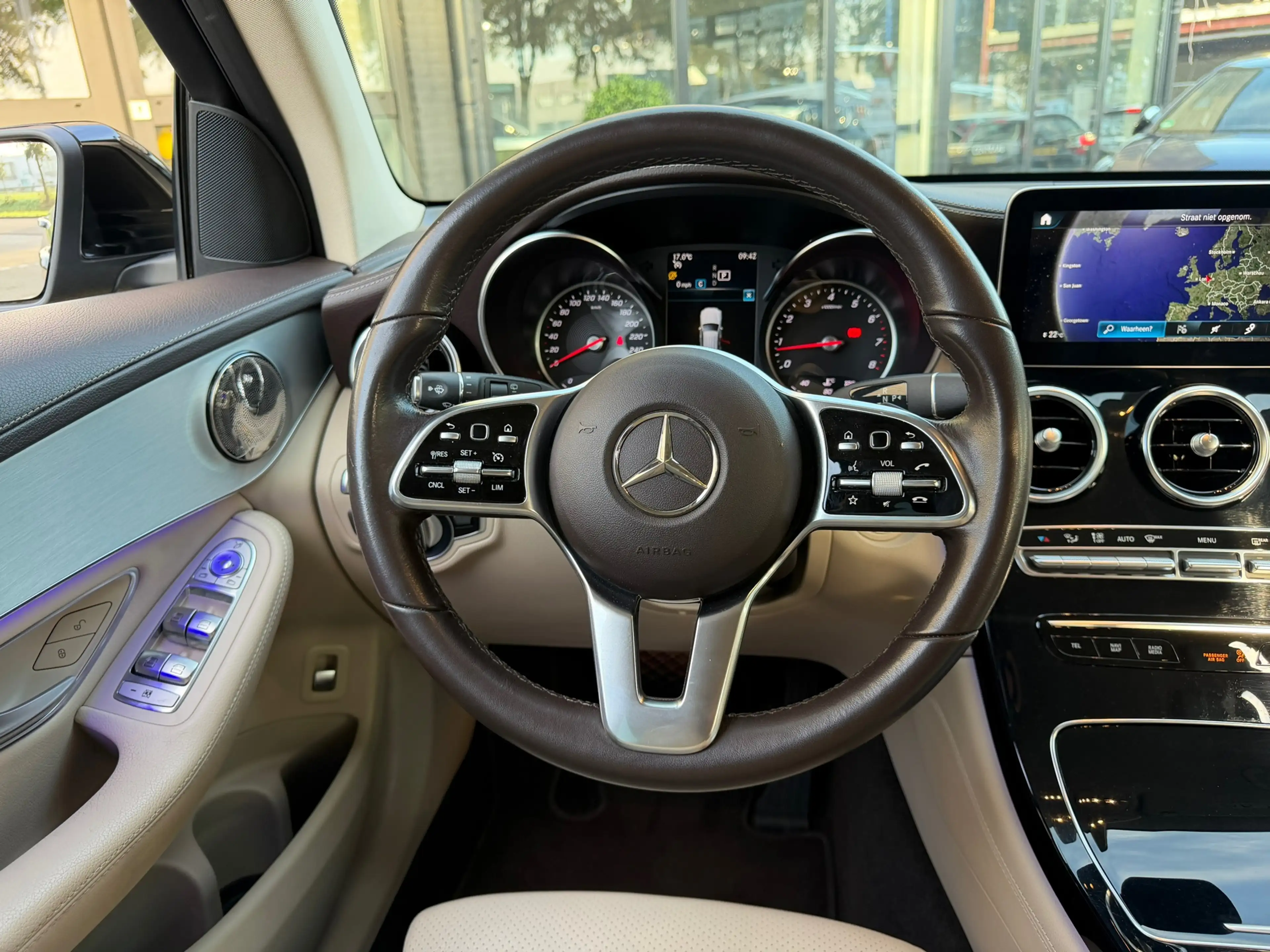 Mercedes-Benz GLC 200 Premium Plus Leder|Keyless|Led|Carplay — photo 32