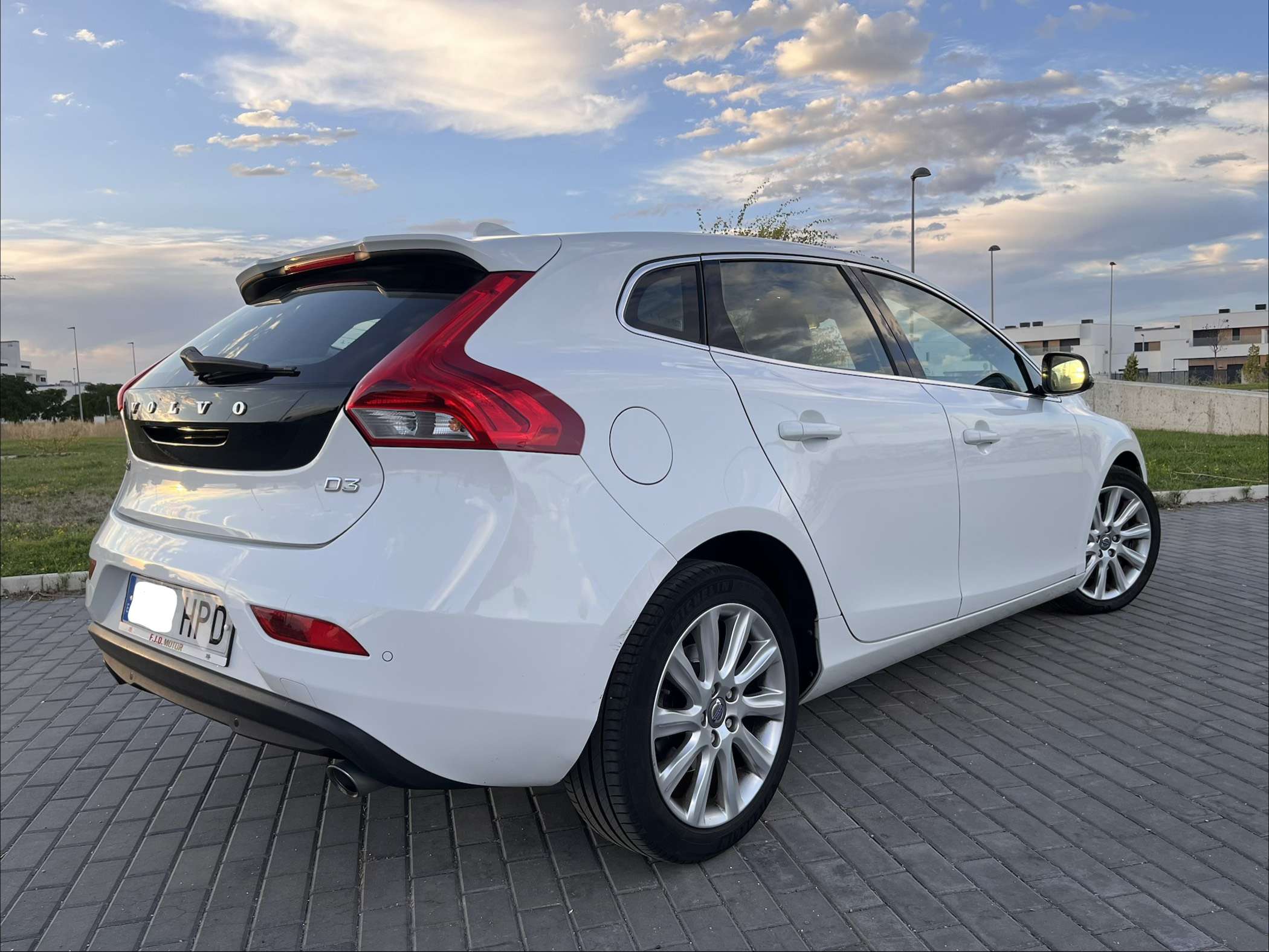 Volvo V40 D3 Momentum Aut. 150 - foto 1