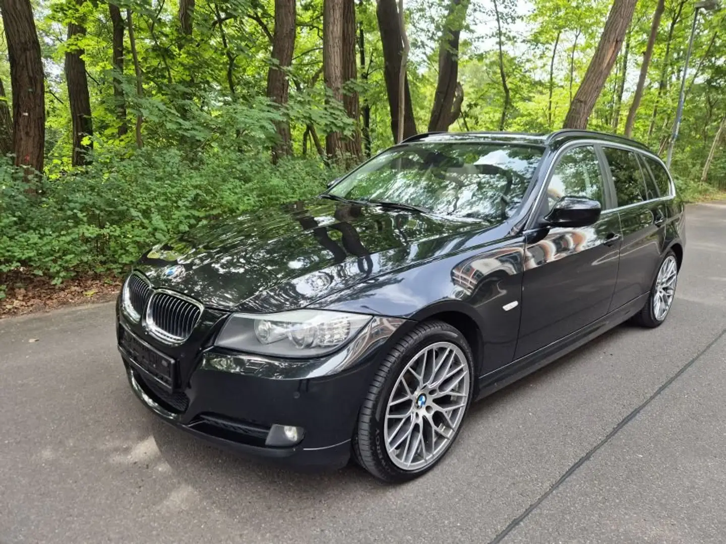 BMW 330 330d xDrive DPF Touring Aut. Edition Xenon Leder Schwarz - 1
