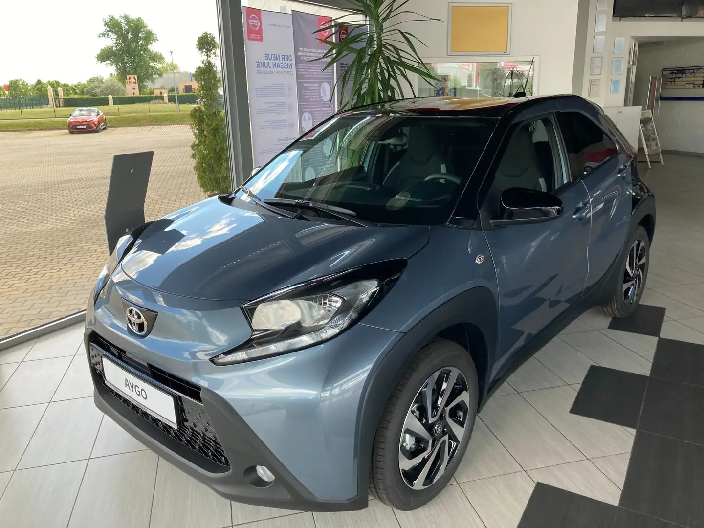 Toyota Aygo X Teamplayer Gris - 1