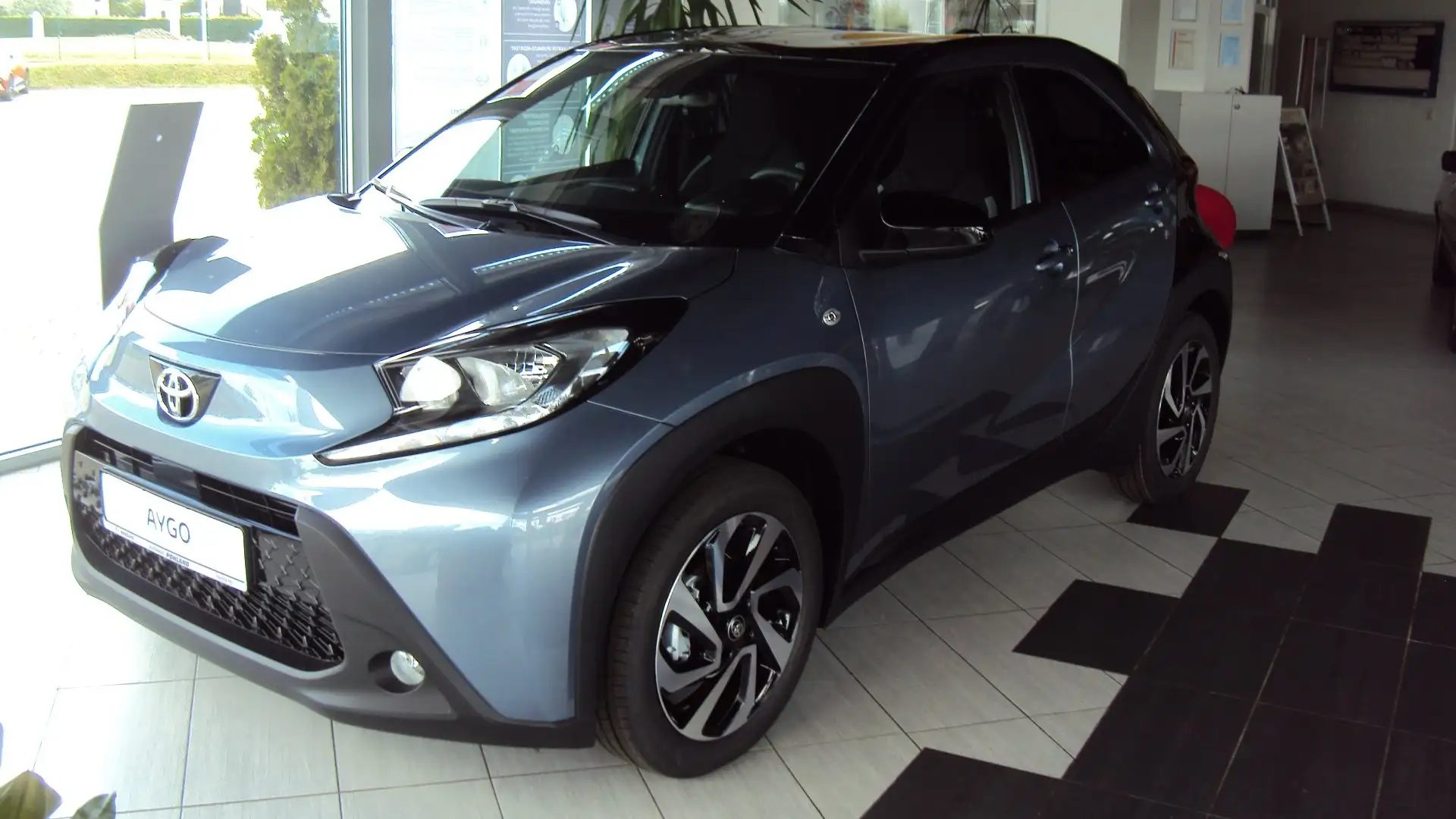 Toyota Aygo X Teamplayer Gris - 2