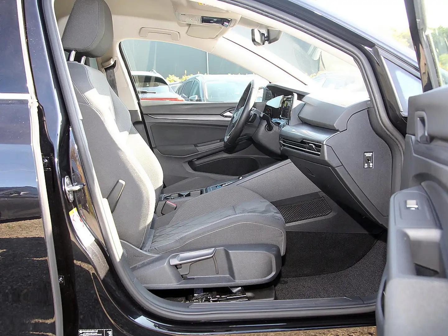 Volkswagen Golf VIII 1.5 eTSI Style DSG NAVI VIRT LED PD Schwarz - 2