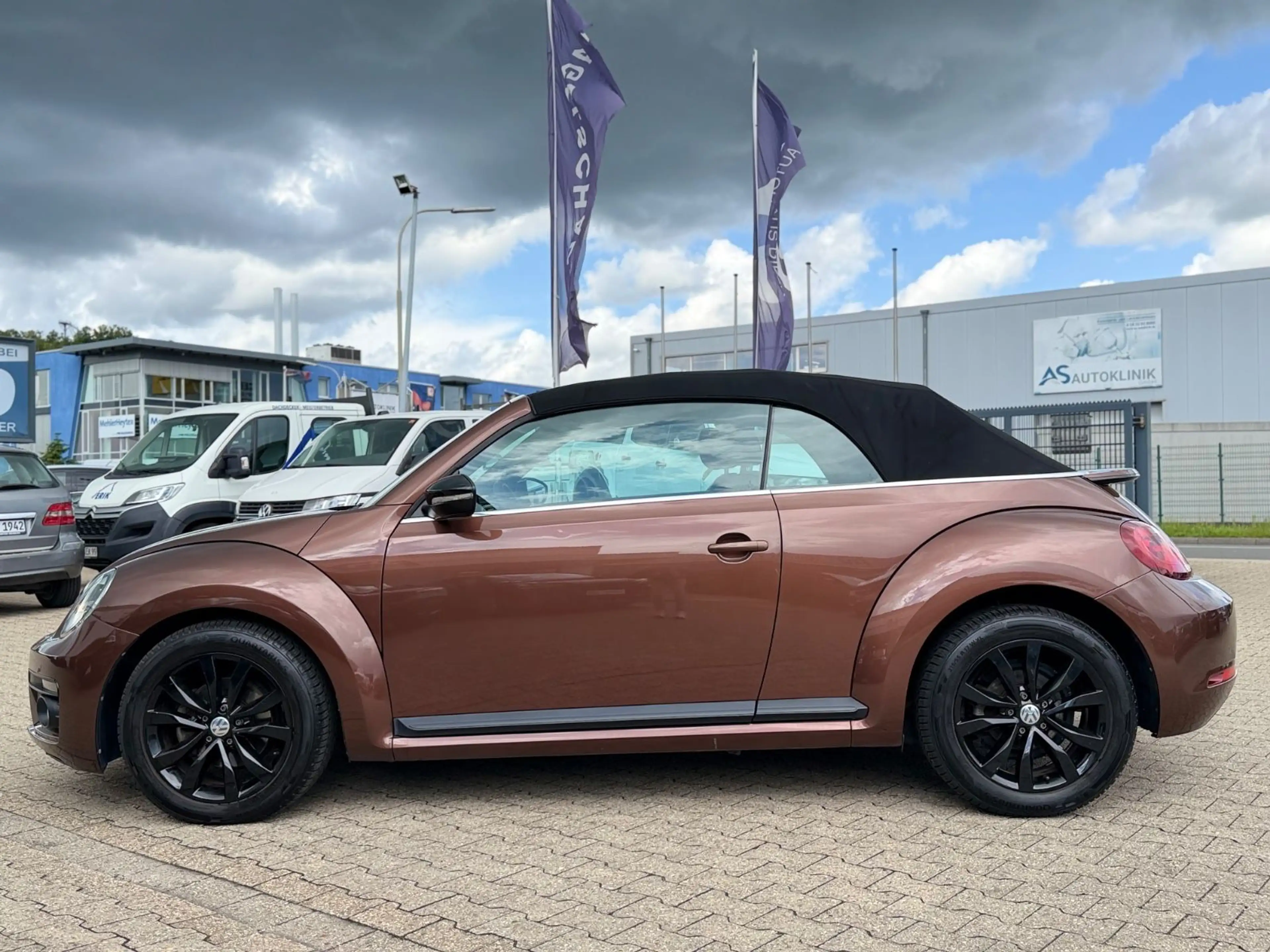 Volkswagen Beetle Cabriolet Design-Paket Black Style — photo 8