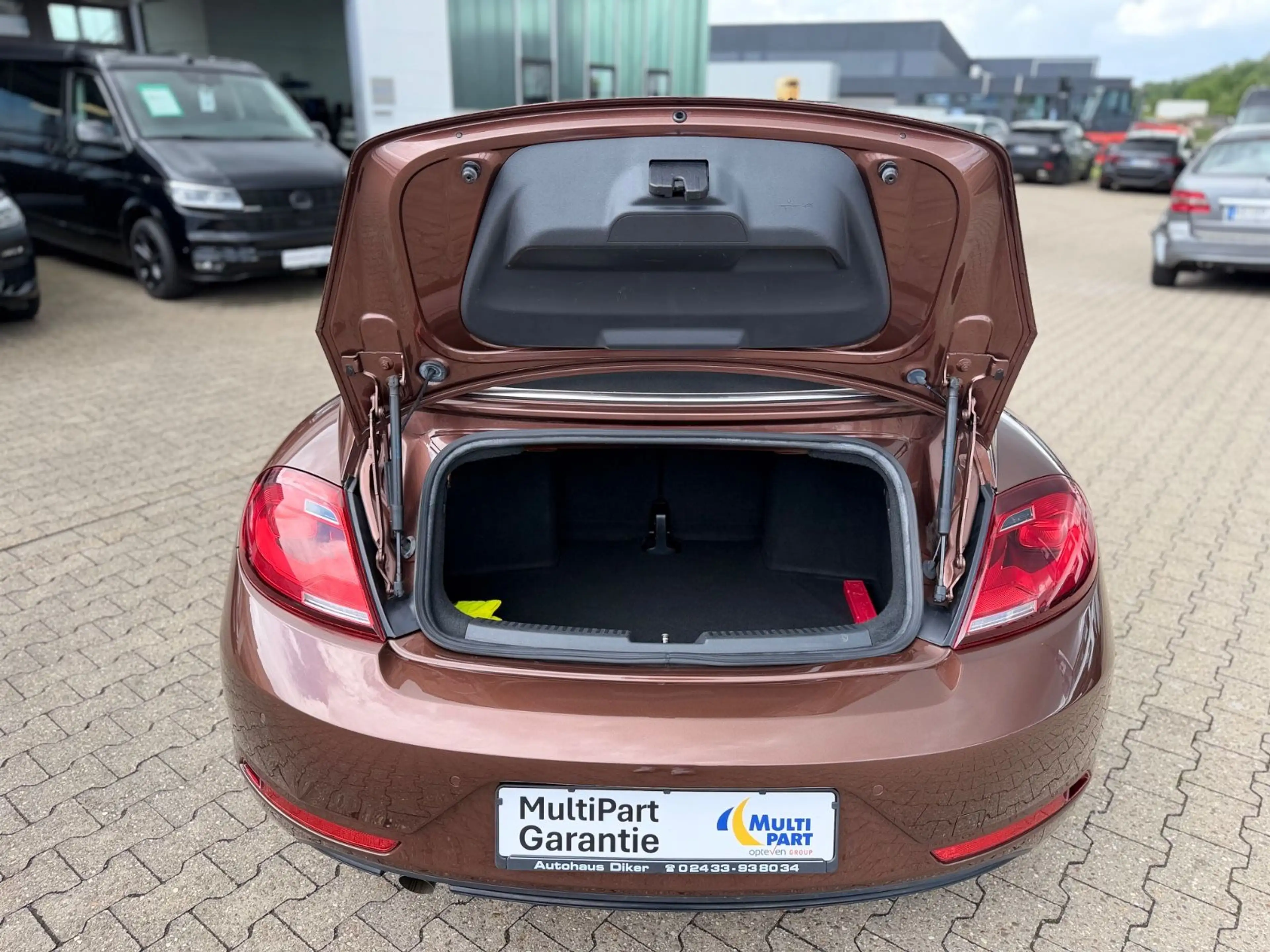 Volkswagen Beetle Cabriolet Design-Paket Black Style — photo 15