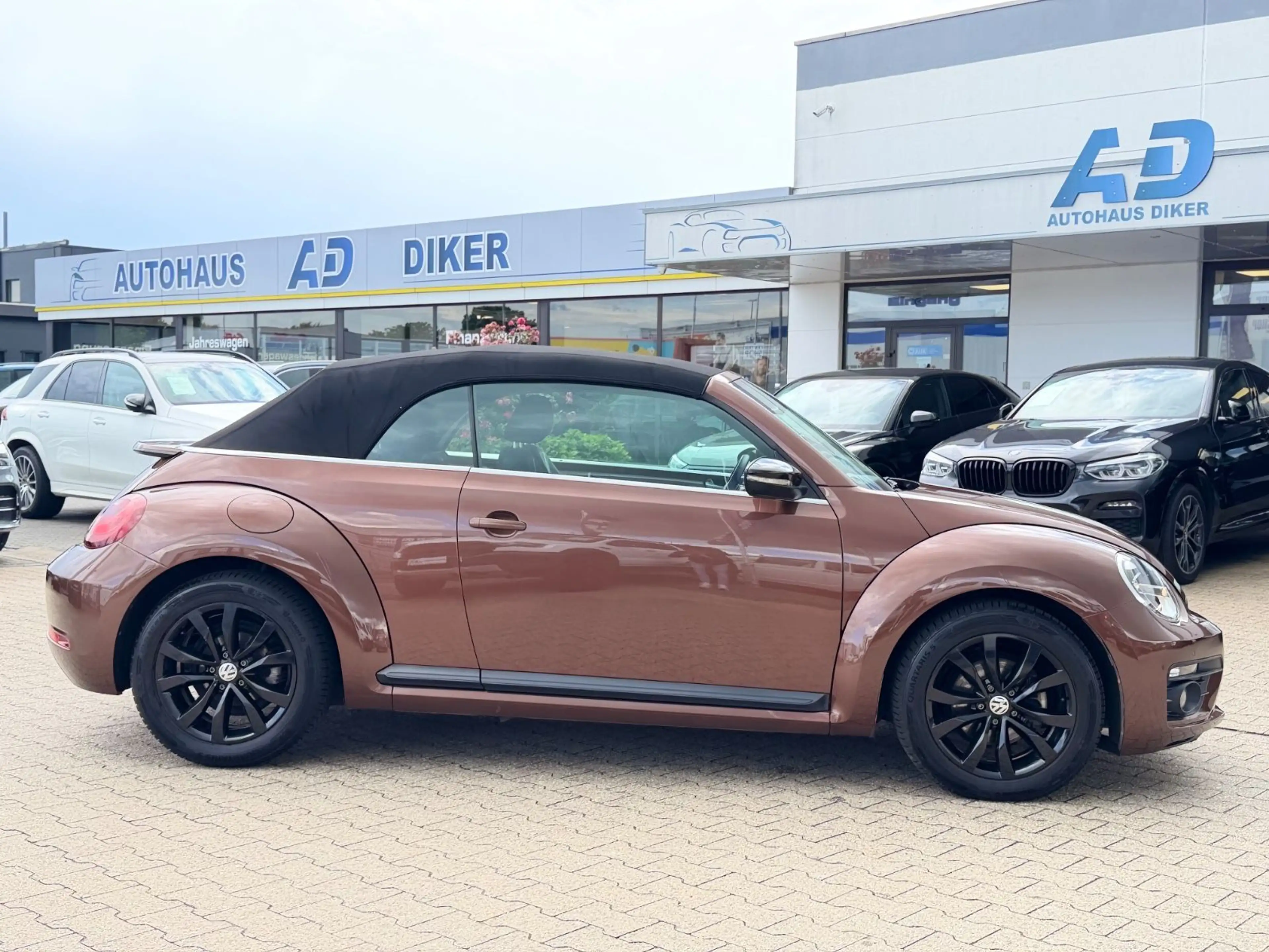 Volkswagen Beetle Cabriolet Design-Paket Black Style — photo 4