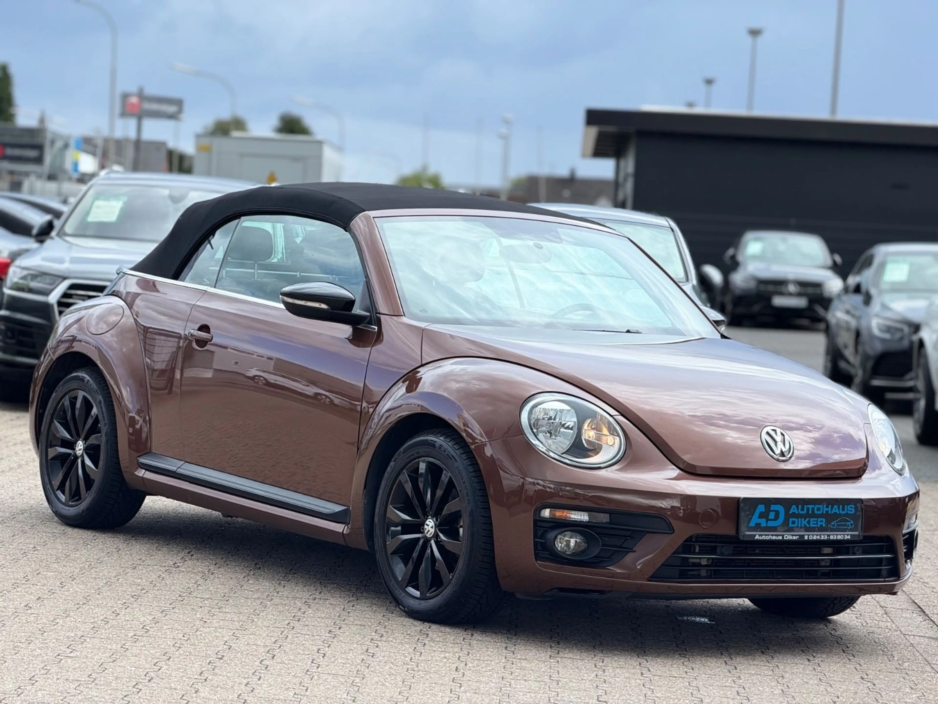 Volkswagen Beetle Cabriolet Design-Paket Black Style — photo 2