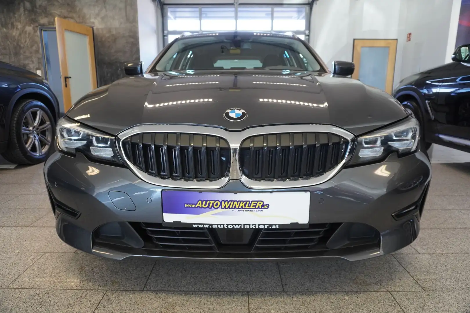 BMW 330 e xDrive PHEV Aut. ACC/LED/Navi Grau - 2
