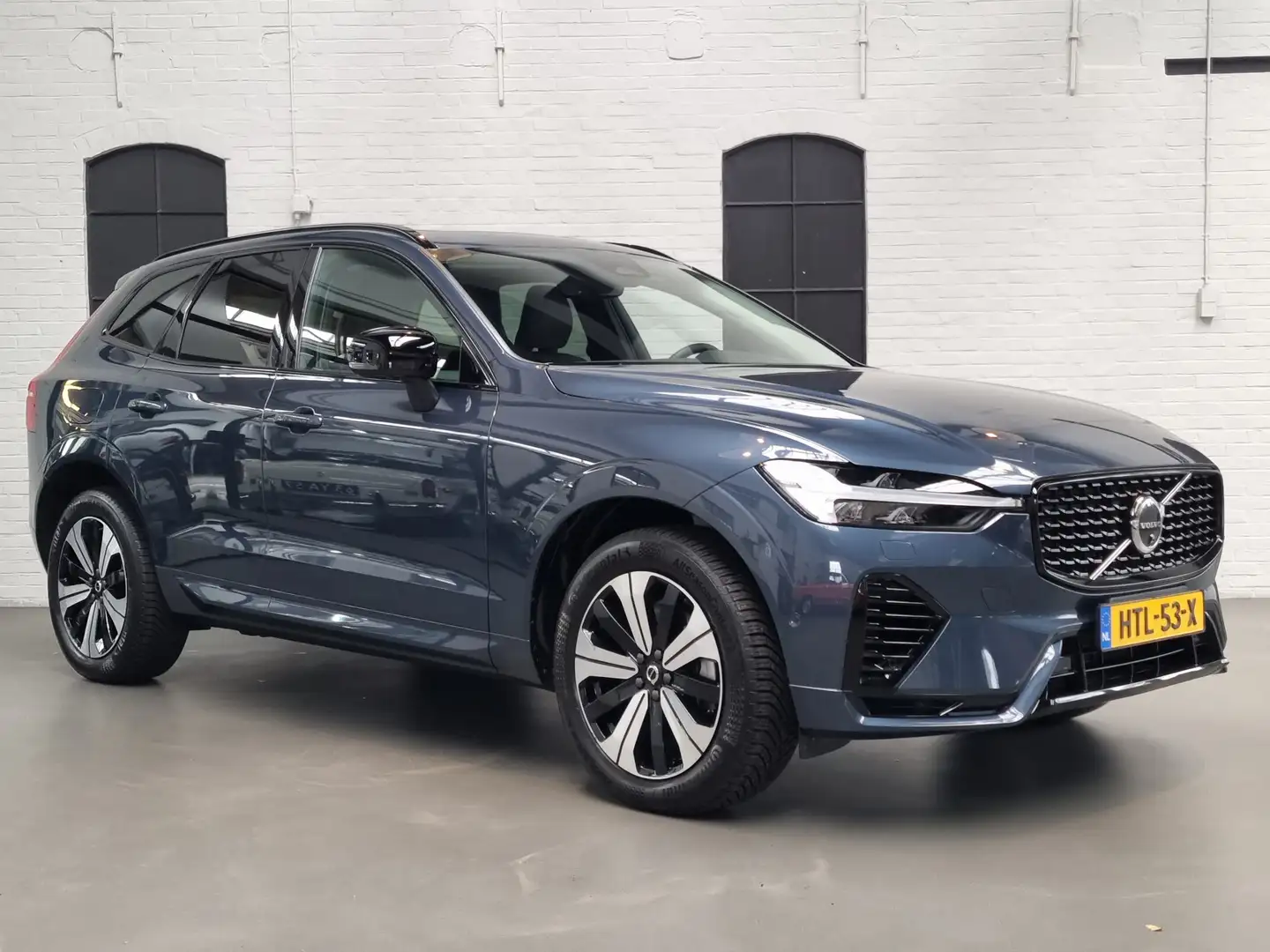 Volvo XC60 2.0 T6 Plug-in hybrid AWD Plus Dark PANO / 360 CAM Bleu - 1