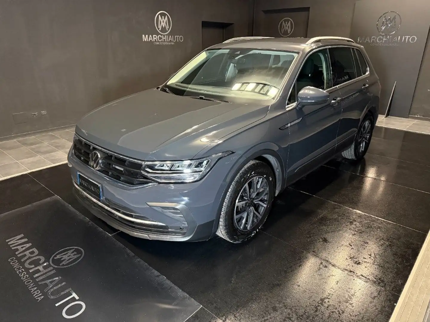 Volkswagen Tiguan 2.0 TDI SCR Life Grigio - 1