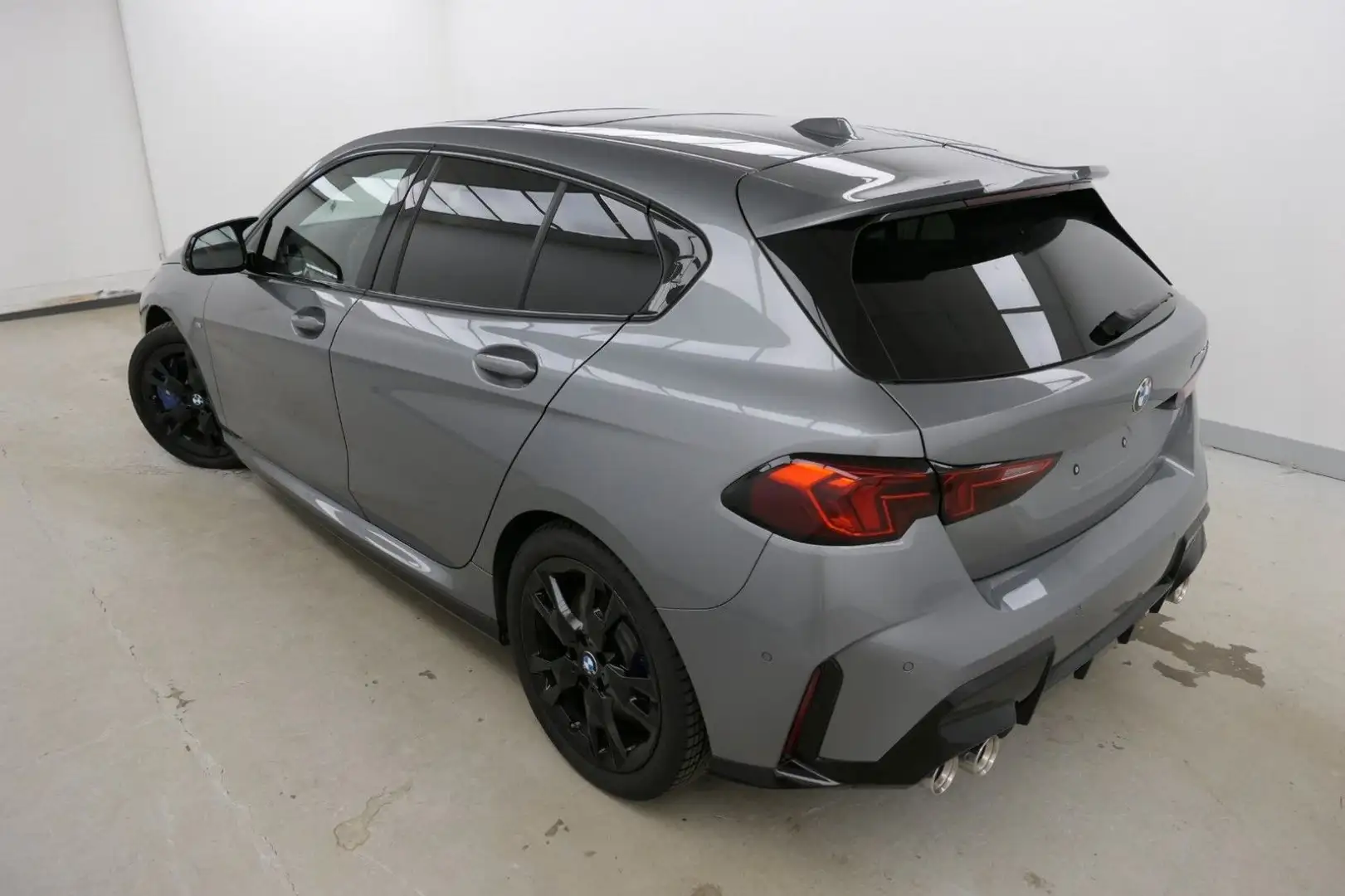 BMW 135 i xDrive M Sportpaket Pro Pano HuD h/k Memor Grau - 2