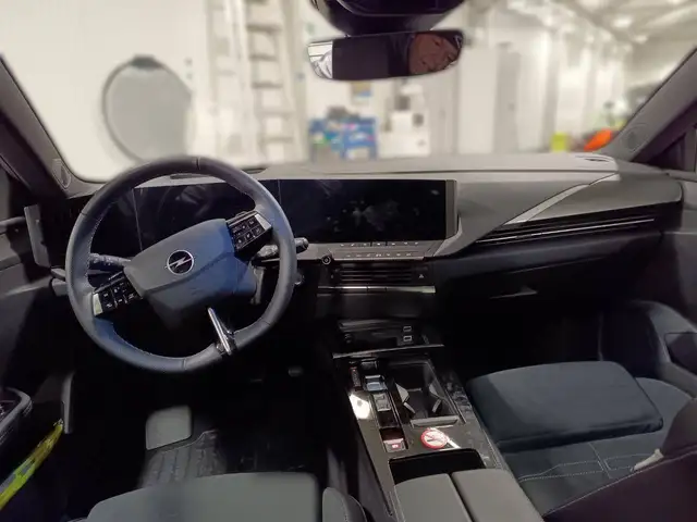 Opel Astra view 10