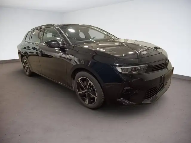 Opel Astra view 2
