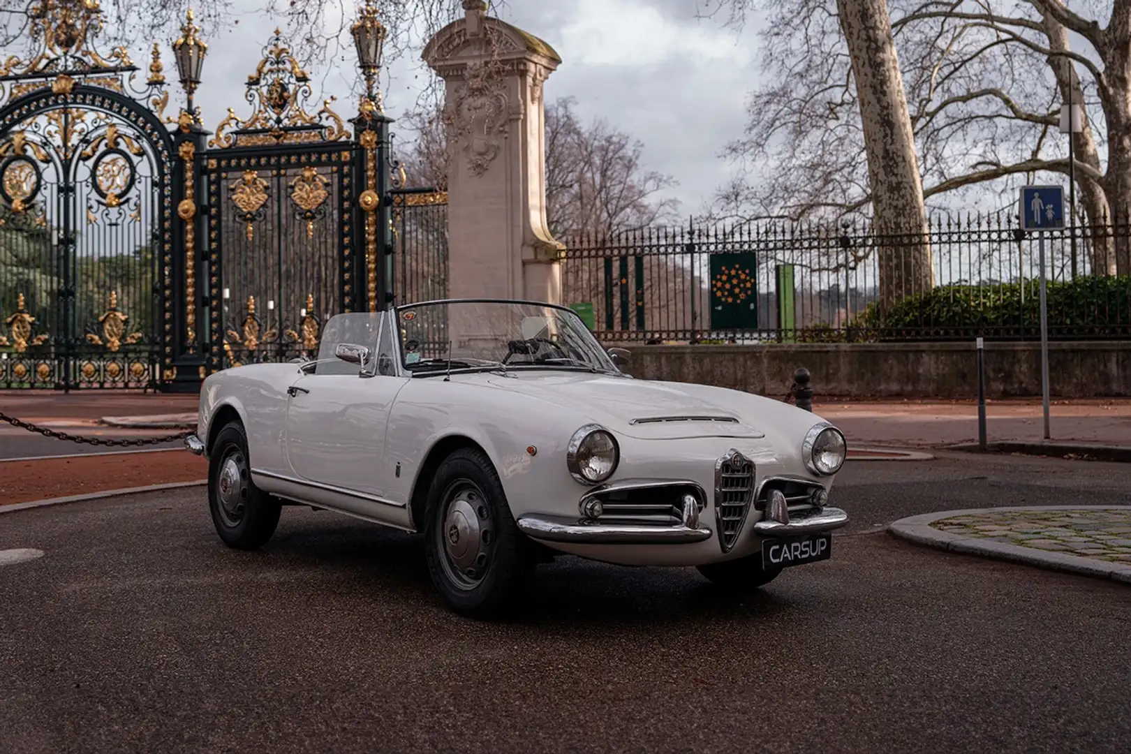 Alfa Romeo Giulia Spider 1600 freins   tambours - Carte grise Collec Bílá - 1
