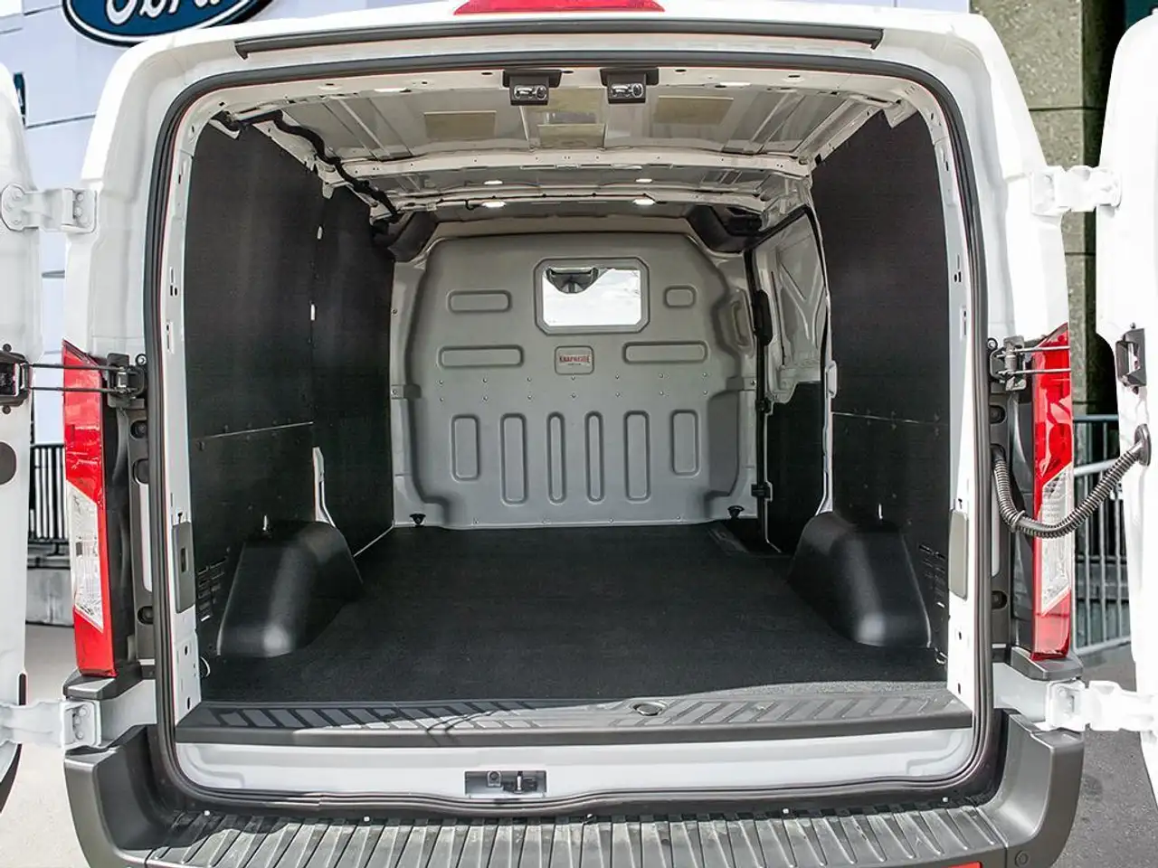 Ford Transit Cargo Van снимка Ford Transit Cargo Van