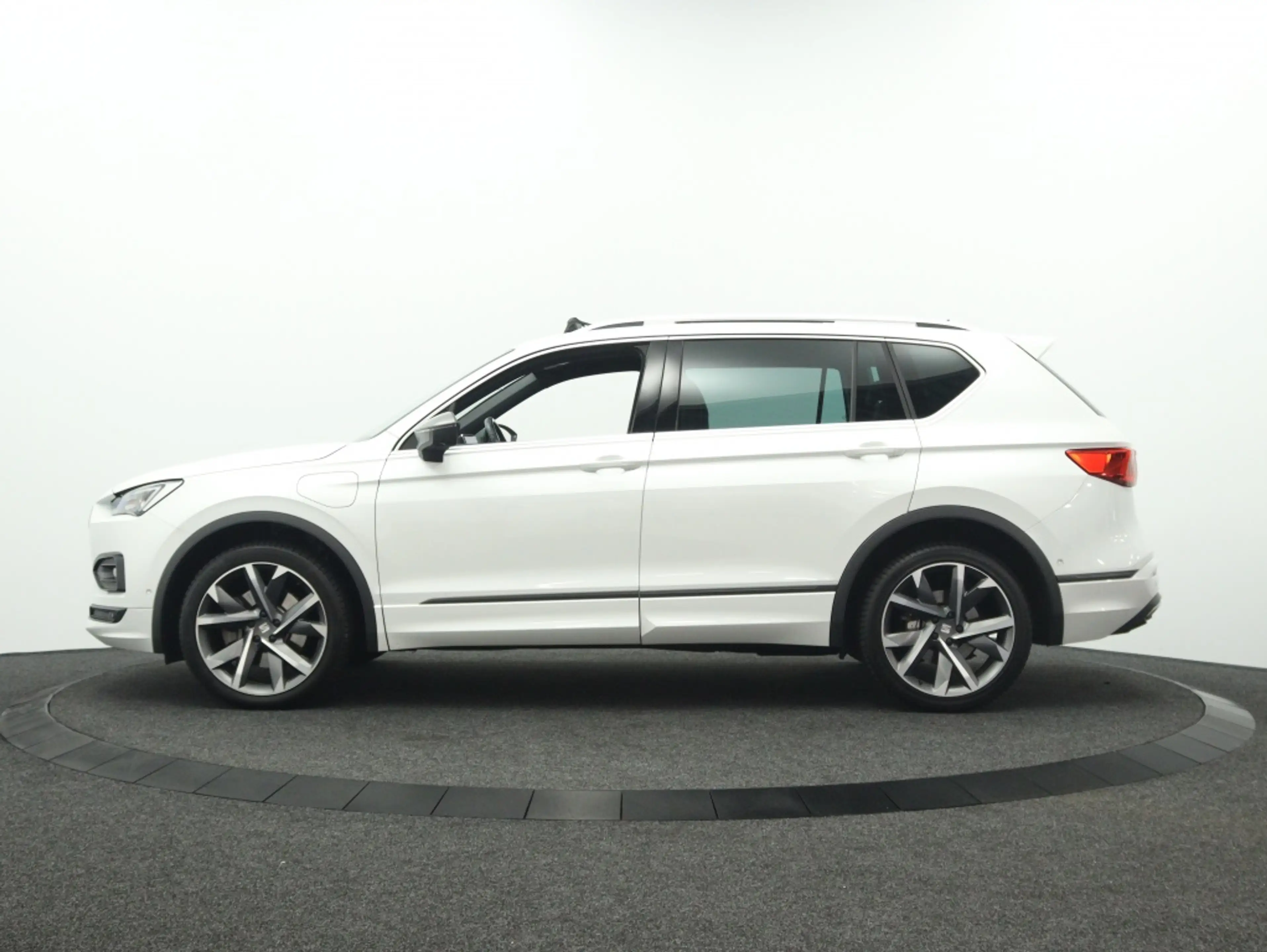 SEAT Tarraco 1.4 TSI e-Hybrid PHEV FR 245PK DSG | Pano | Trekha — photo 6