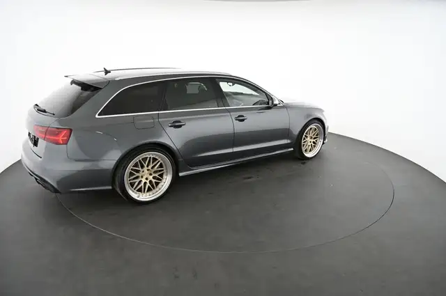Audi RS6 view 4