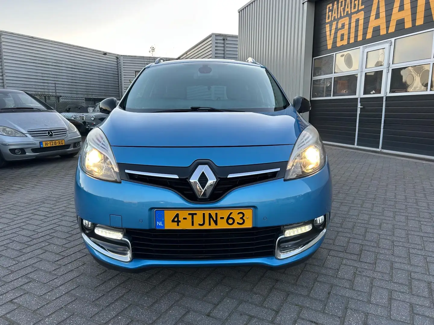 Renault Grand Scenic 1.2 TCe Bose | NAVI | CAMERA | NAP | CLIMATE | Blauw - 2