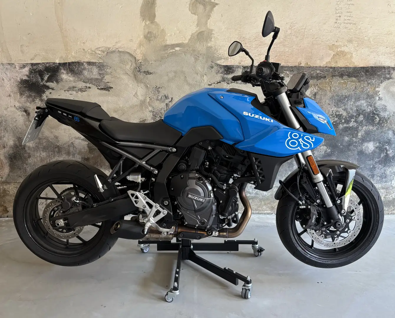 Suzuki GSX 8S Modell 2025 - kurzes Heck - Zentralständer Blau - 2