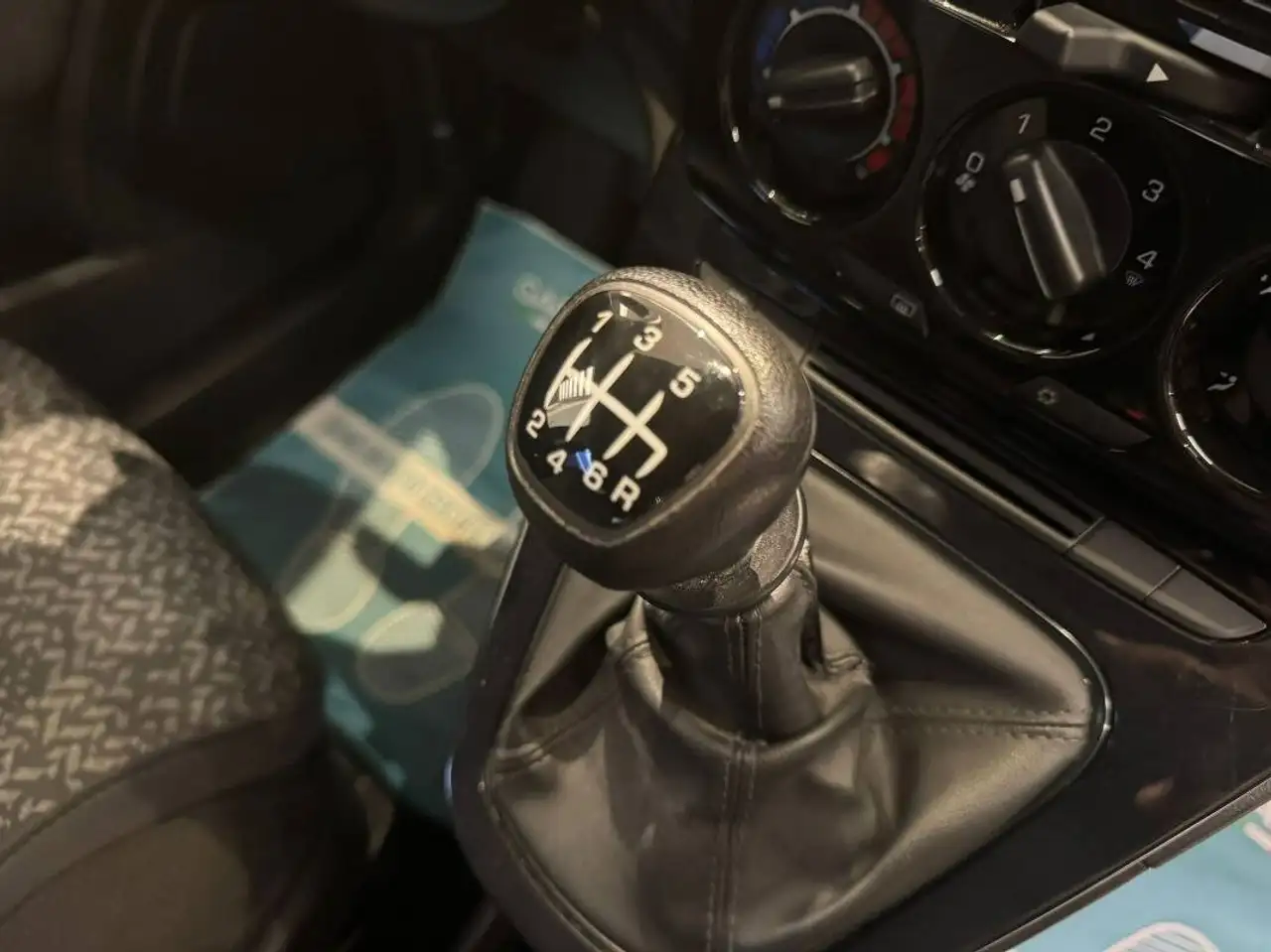 Lancia Ypsilon 2022 — фото 12