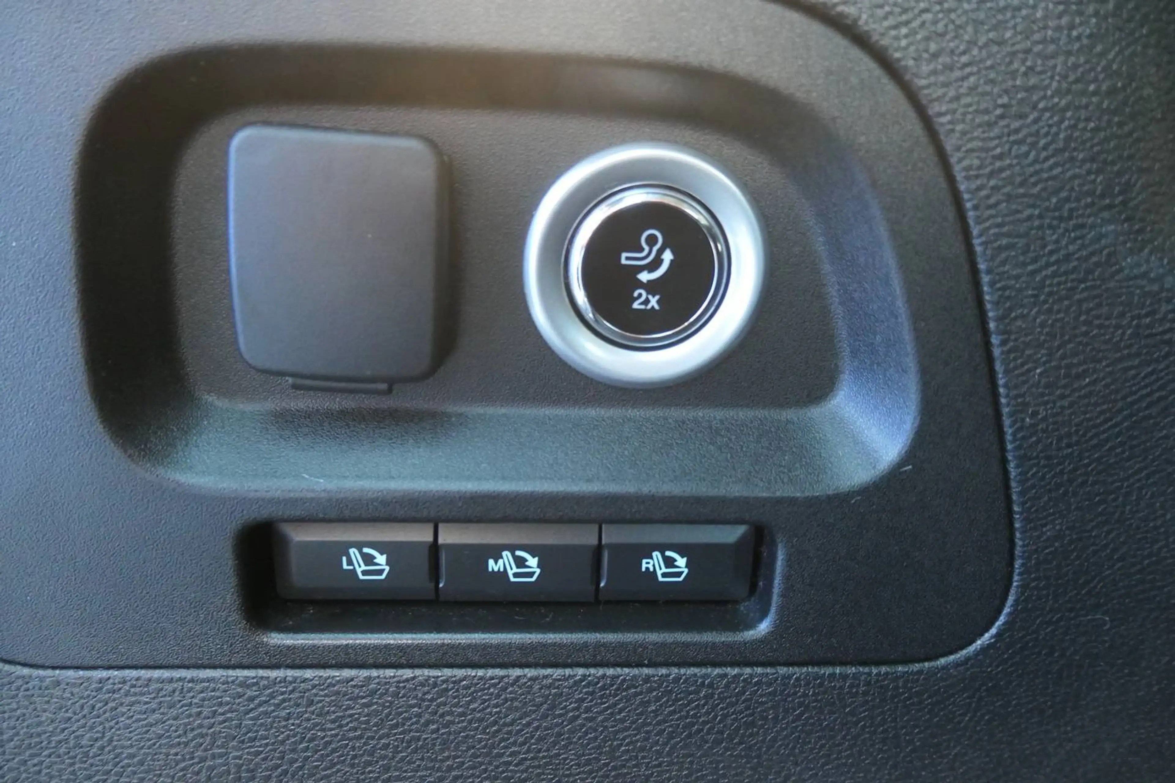Ford S-Max S-MAX Titanium Leder LED Kamera AHK — photo 14