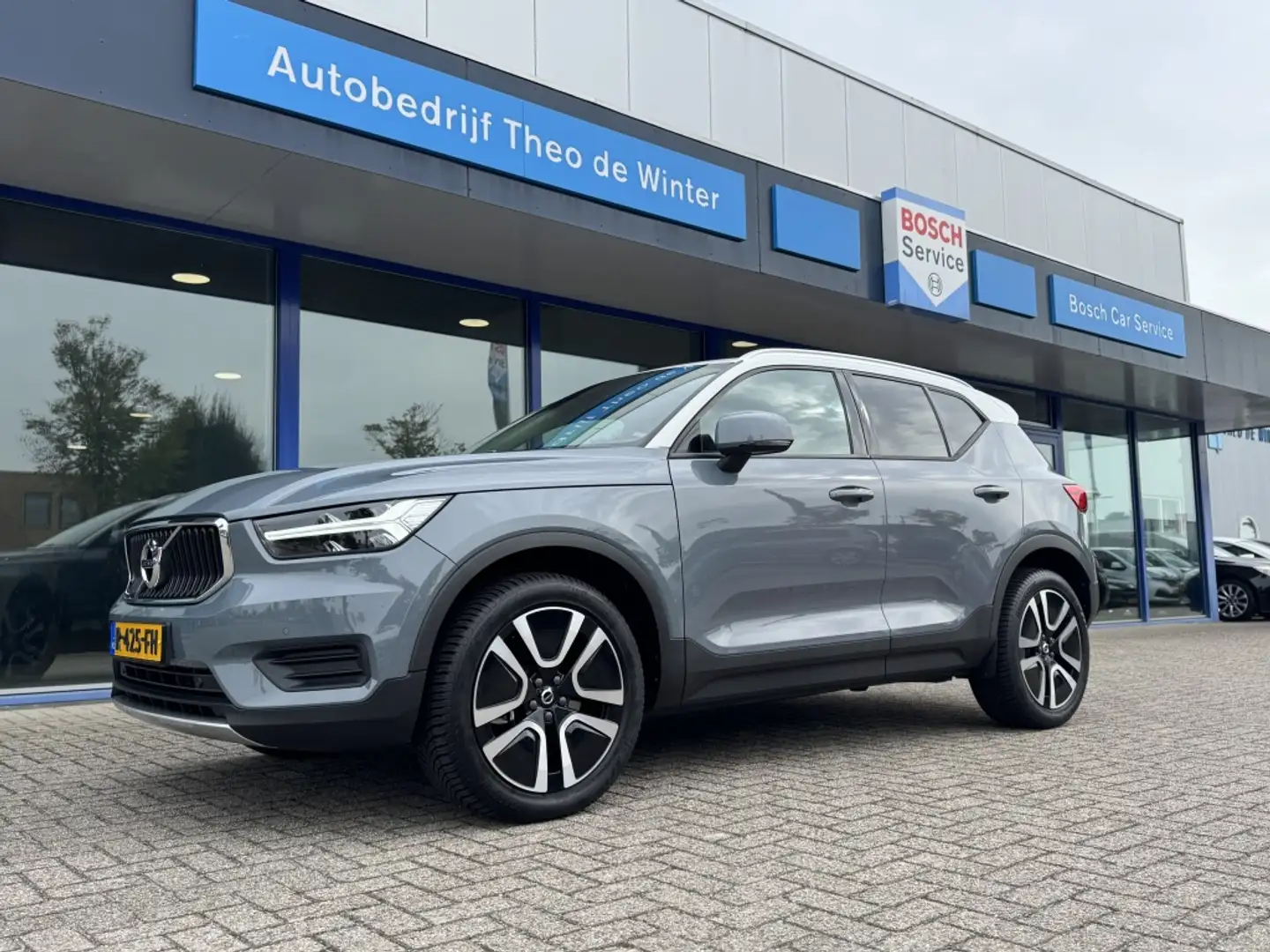 Volvo XC40 2.0 T4 Momentum| Trekhaak, CarPlay, Keyless, Leder Gris - 1