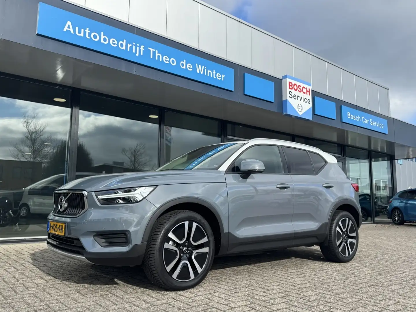 Volvo XC40 2.0 T4 Momentum| Trekhaak, CarPlay, Keyless, Leder Grau - 1