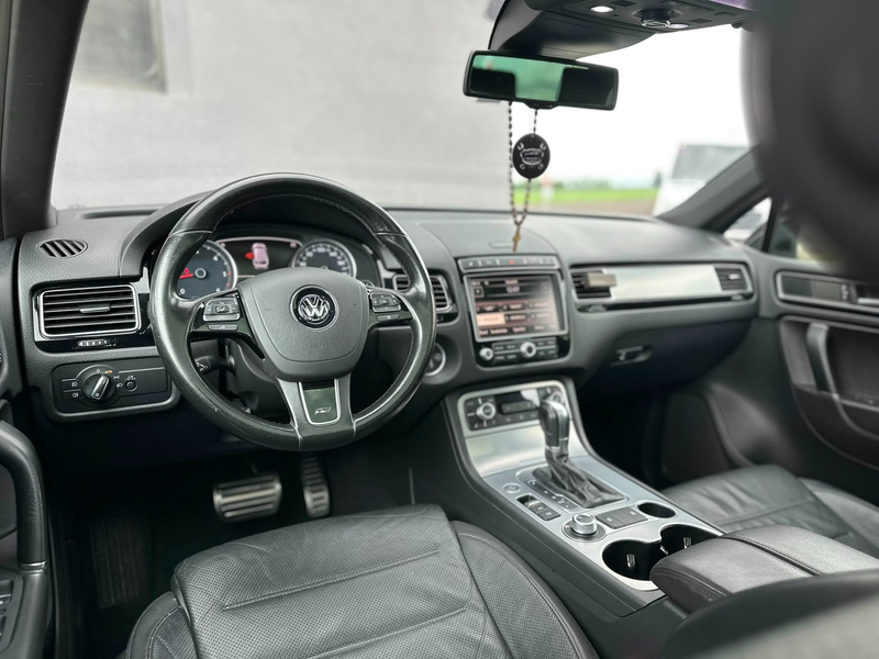 Volkswagen Touareg 3.0TDI V6 262PS R-line — photo 14