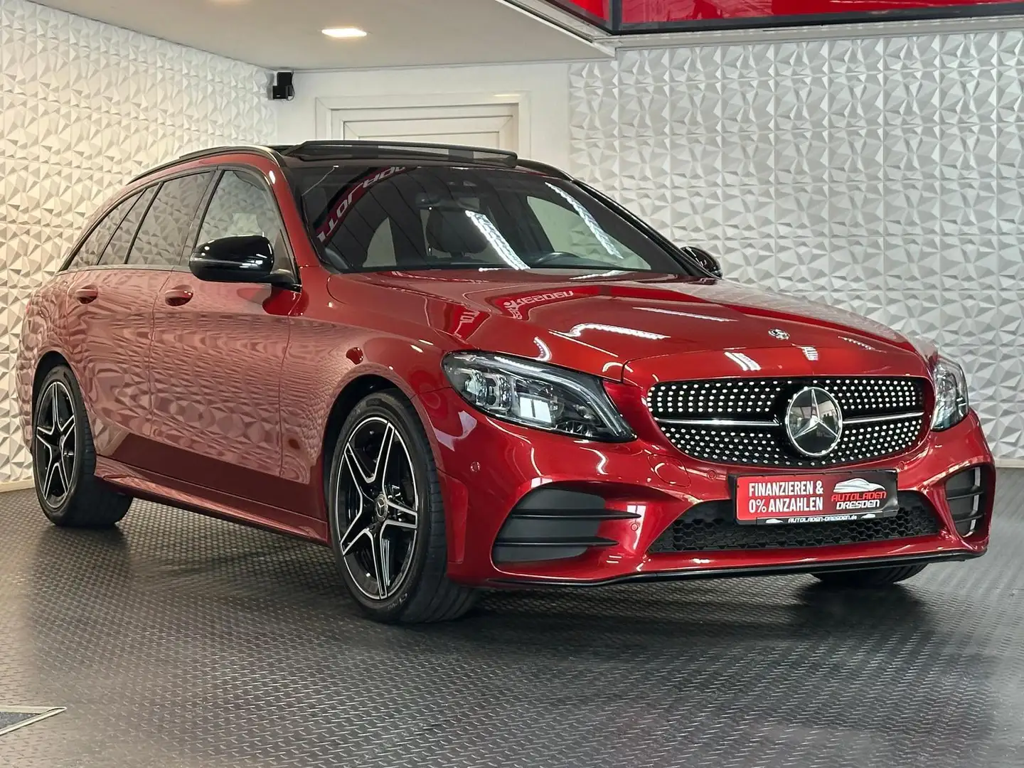Mercedes-Benz C 220 d T AMG NIGHT PAKET MULTIBAM#PANO#TEMPO#SHZ Rot - 2