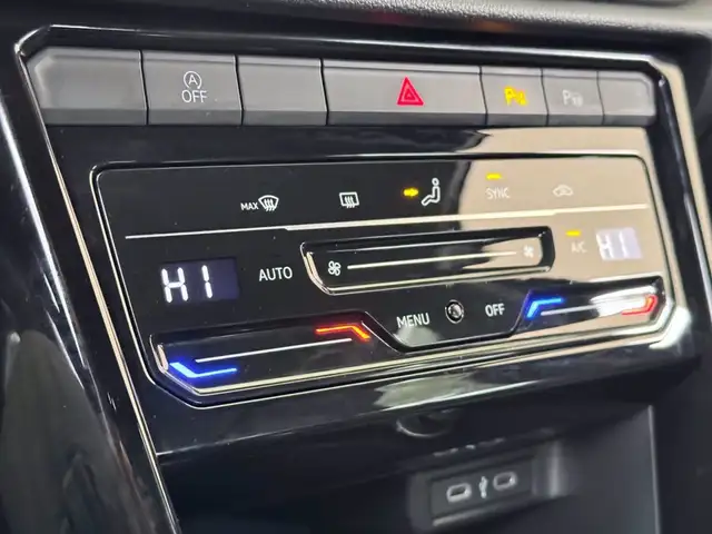 Volkswagen T-Roc view 26